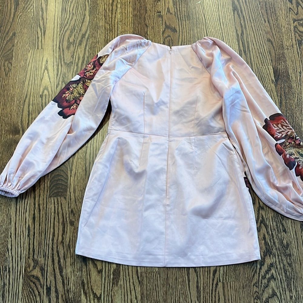 Significant Other size 10 $304 Long-Sleeve V-Neck Cutout Printed Mini Dress - Picture 11 of 12